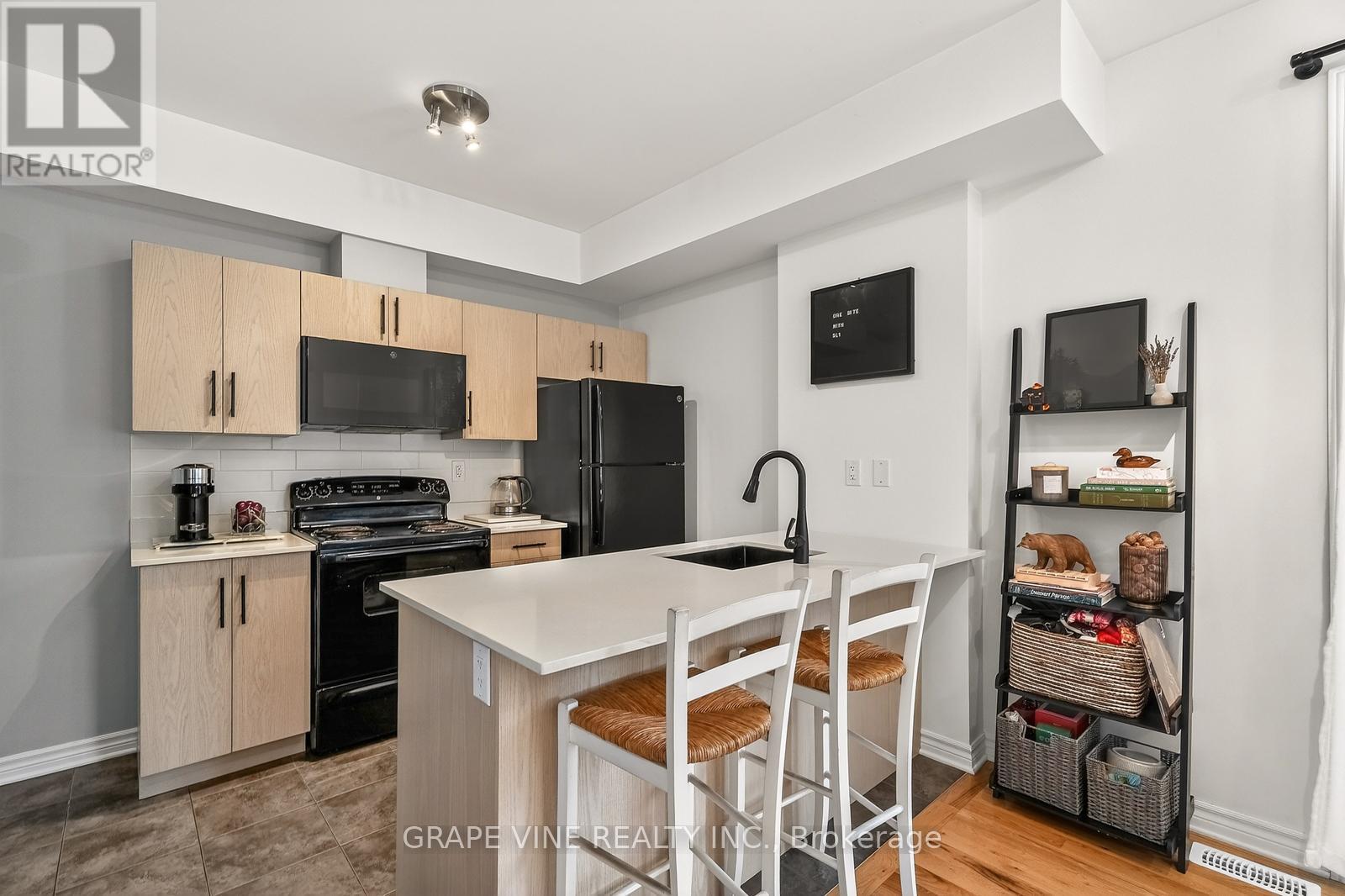 D - 310 Everest Private, Ottawa, ON - Indoor Photo Showing Kitchen