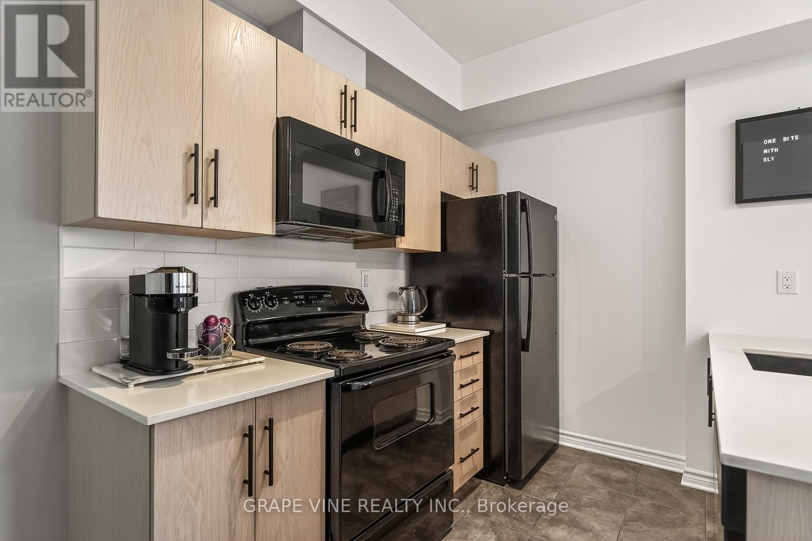 D - 310 Everest Private, Ottawa, ON - Indoor Photo Showing Kitchen