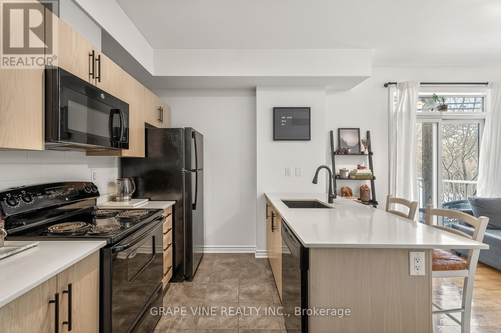 D - 310 Everest Private, Ottawa, ON - Indoor Photo Showing Kitchen