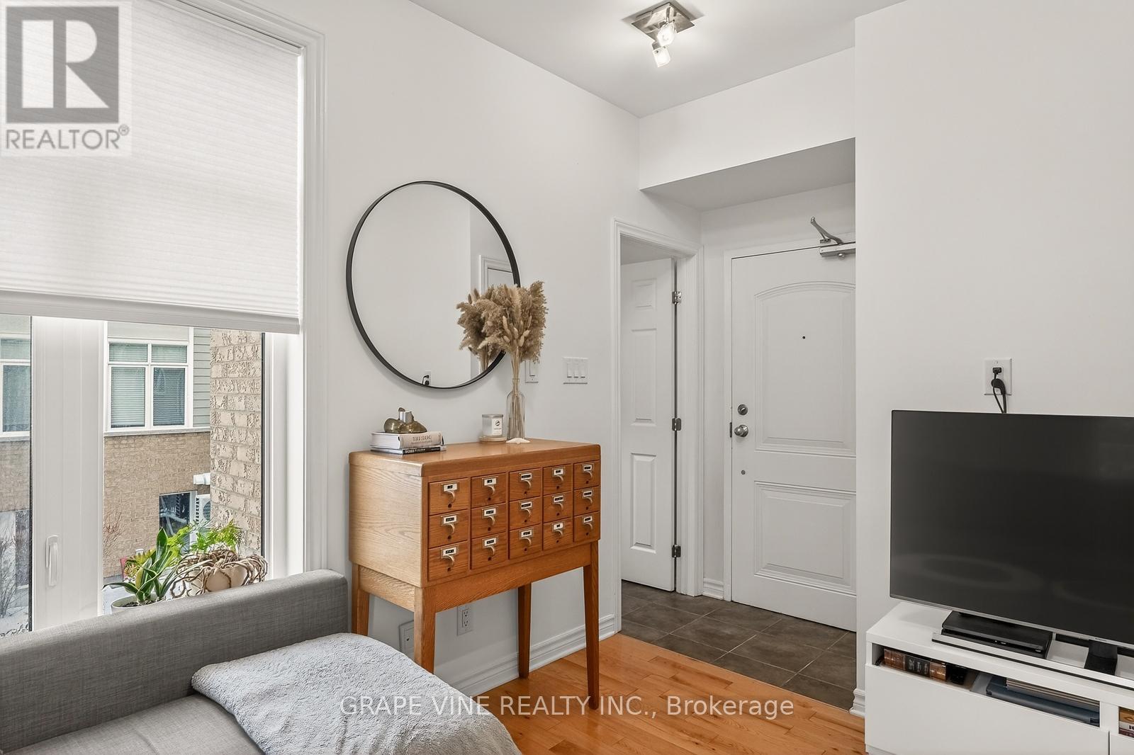 D - 310 Everest Private, Ottawa, ON - Indoor