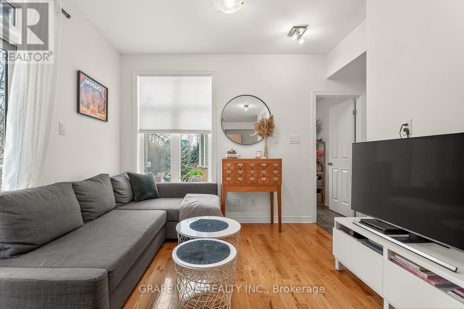 D - 310 Everest Private, Ottawa, ON - Indoor Photo Showing Living Room