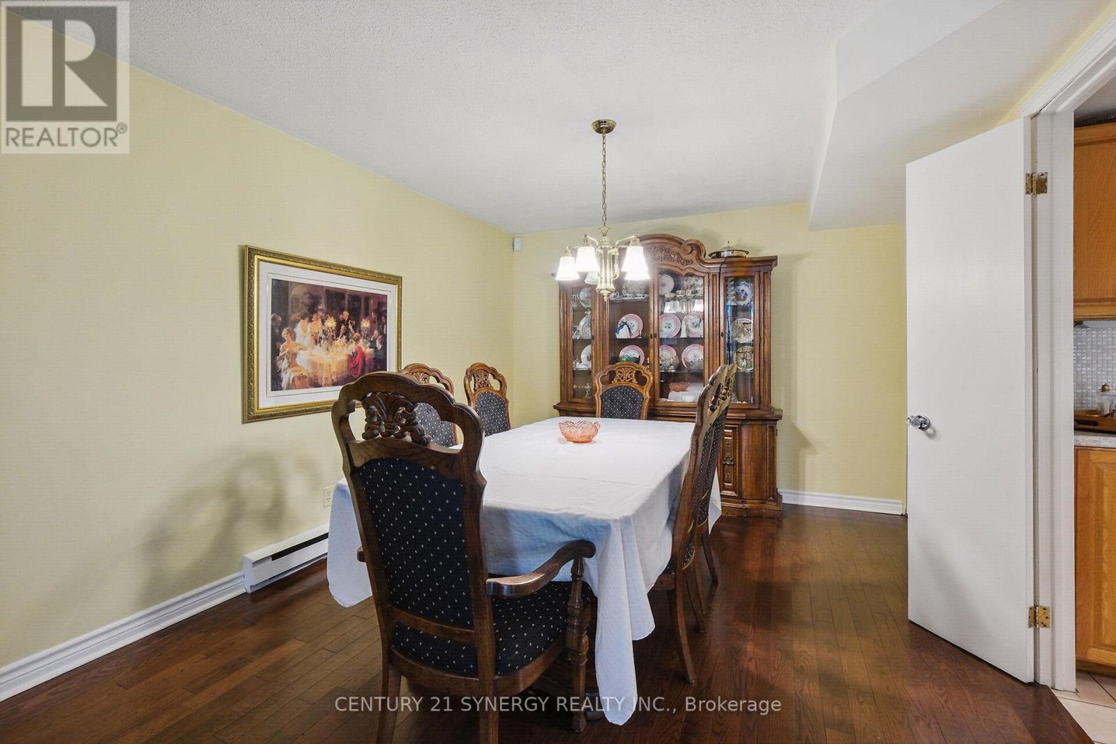 Dining room can extend into the living room - 104 - 295 Gilmour Street, Ottawa, ON - Indoor Photo Showing Dining Room