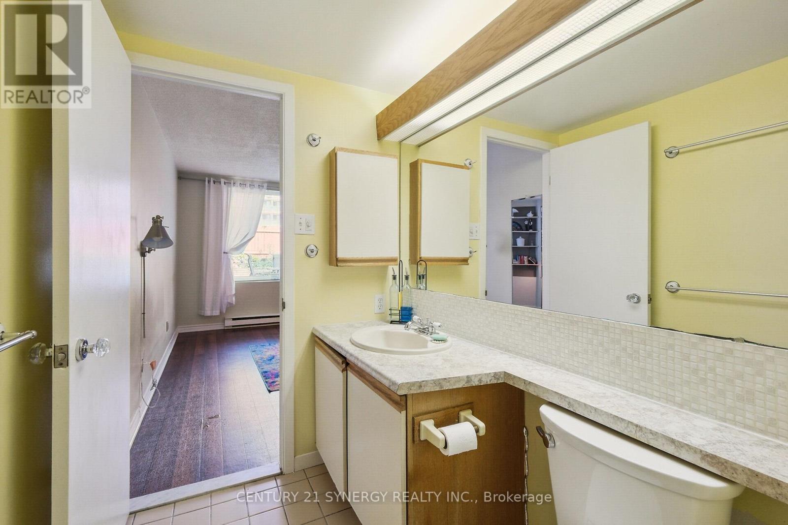 a full ensuite - 104 - 295 Gilmour Street, Ottawa, ON - Indoor Photo Showing Bathroom