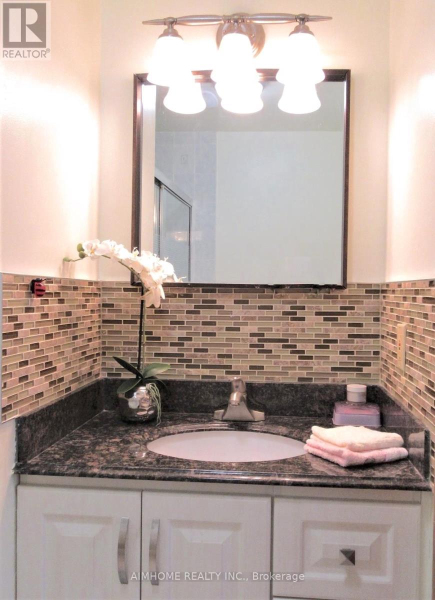 28 - 15 Huntingwood Drive, Toronto, ON - Indoor Photo Showing Bathroom