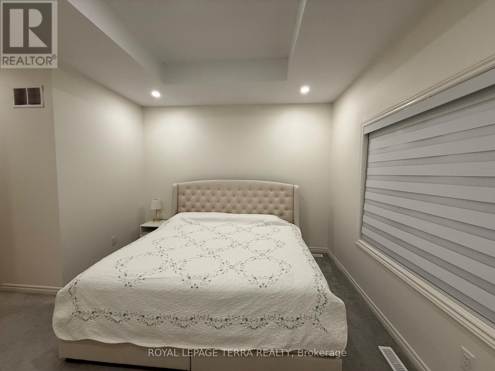 70 Fruitful Crescent, Whitby, ON - Indoor Photo Showing Bedroom