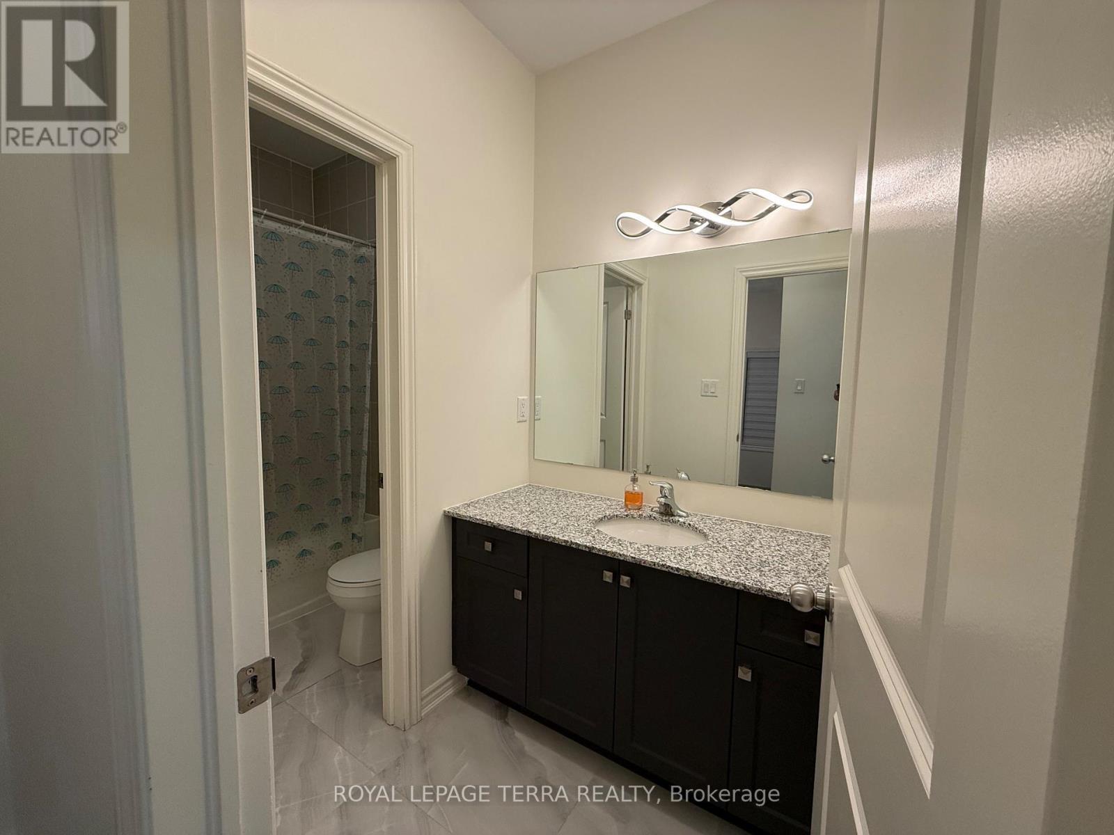 70 Fruitful Crescent, Whitby, ON - Indoor Photo Showing Bathroom
