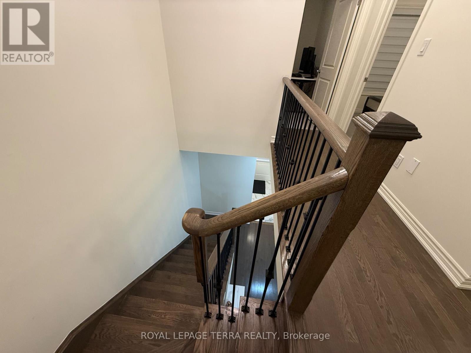 70 Fruitful Crescent, Whitby, ON - Indoor Photo Showing Other Room