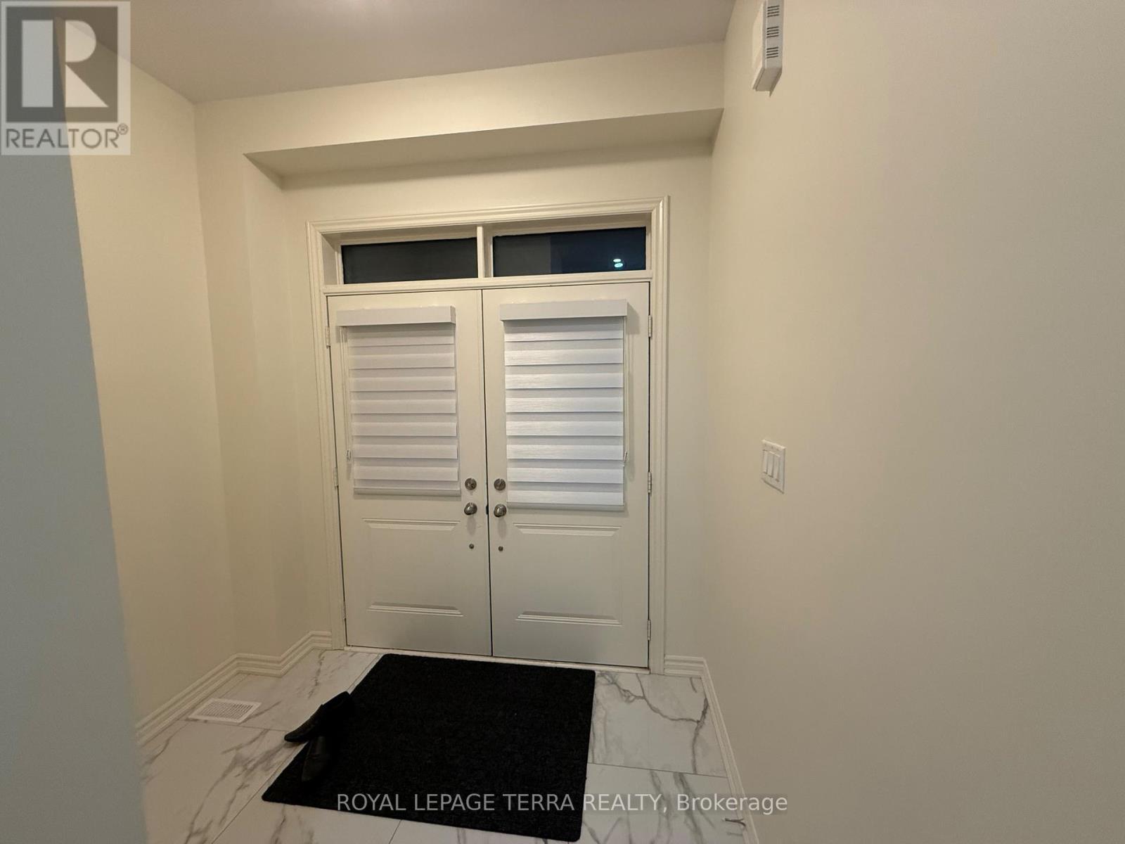 70 Fruitful Crescent, Whitby, ON - Indoor Photo Showing Other Room