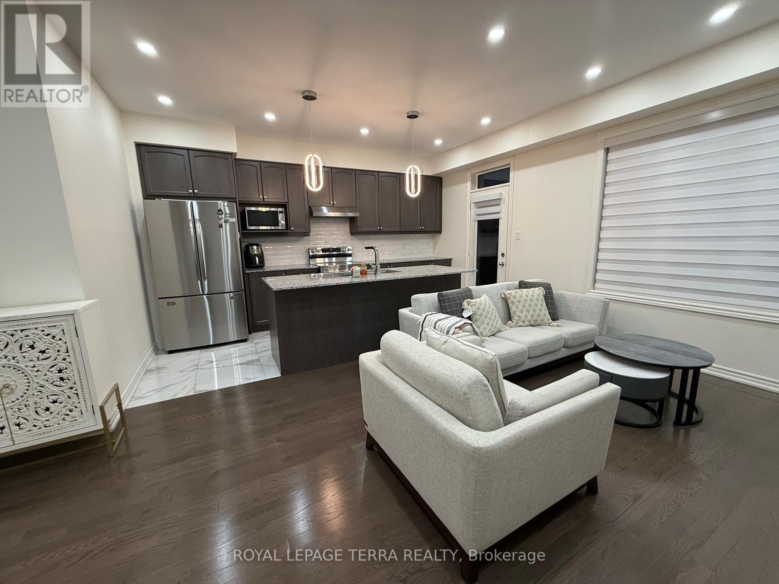 70 Fruitful Crescent, Whitby, ON - Indoor Photo Showing Kitchen