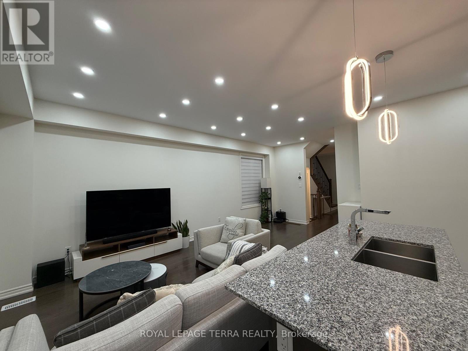 70 Fruitful Crescent, Whitby, ON - Indoor