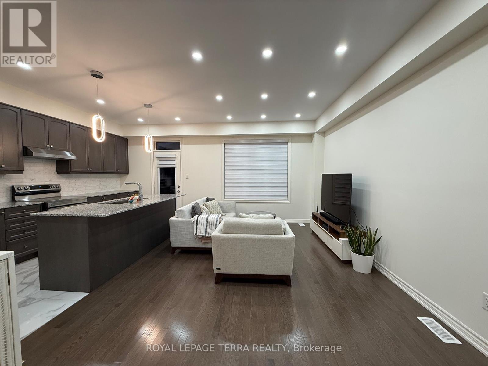 70 Fruitful Crescent, Whitby, ON - Indoor Photo Showing Kitchen