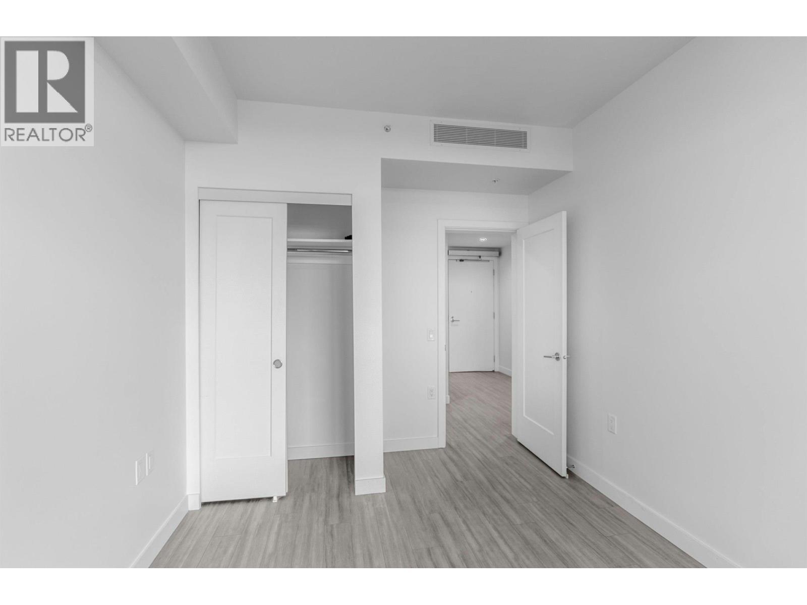 2Xxx 2311 Beta Avenue, Burnaby, BC - Indoor Photo Showing Other Room