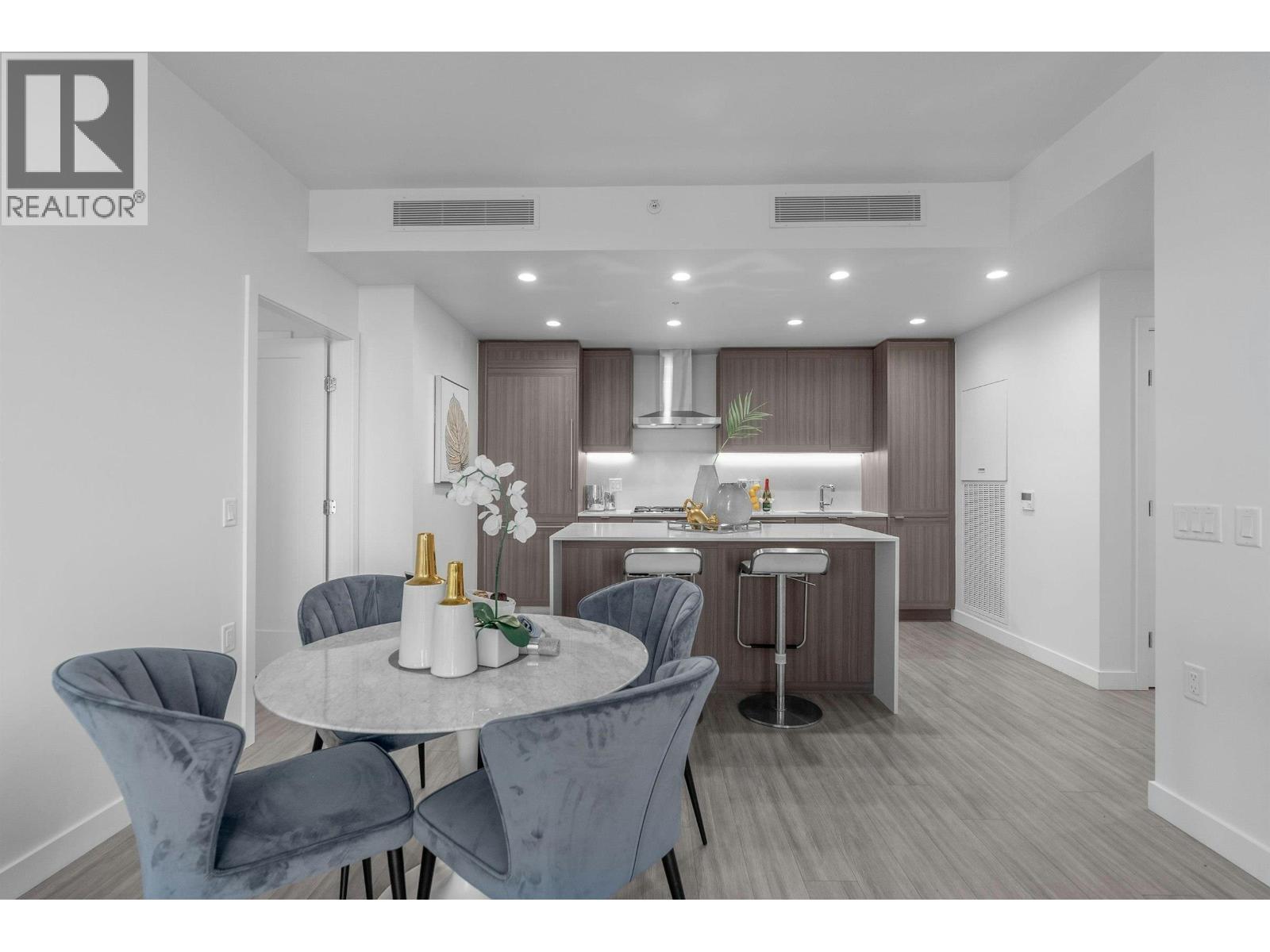 2Xxx 2311 Beta Avenue, Burnaby, BC - Indoor Photo Showing Dining Room