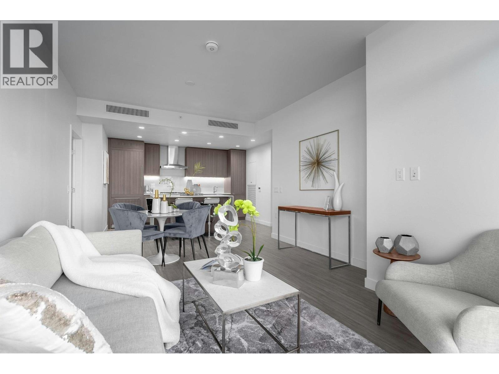 2Xxx 2311 Beta Avenue, Burnaby, BC - Indoor Photo Showing Living Room