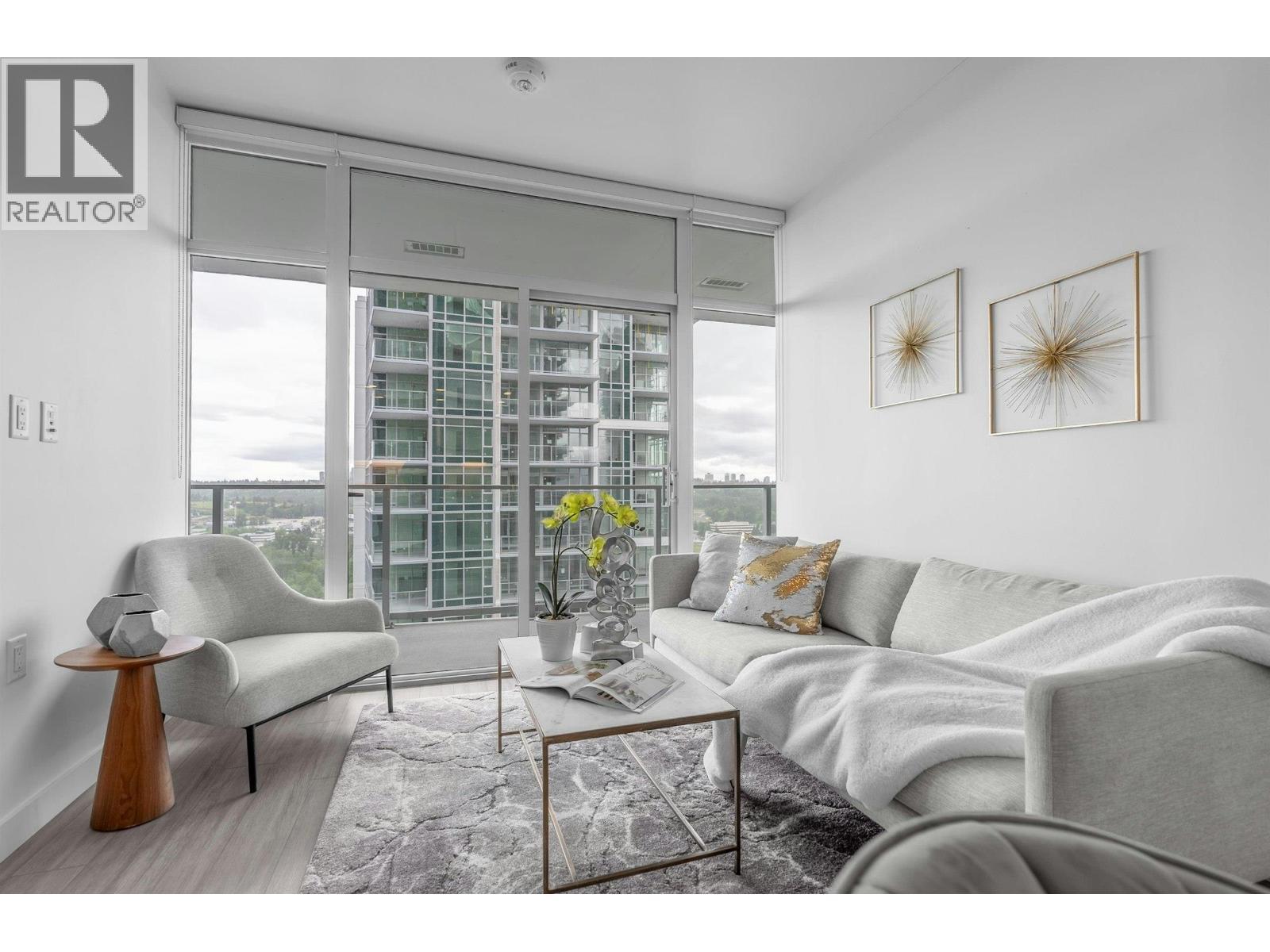 2Xxx 2311 Beta Avenue, Burnaby, BC - Indoor Photo Showing Living Room