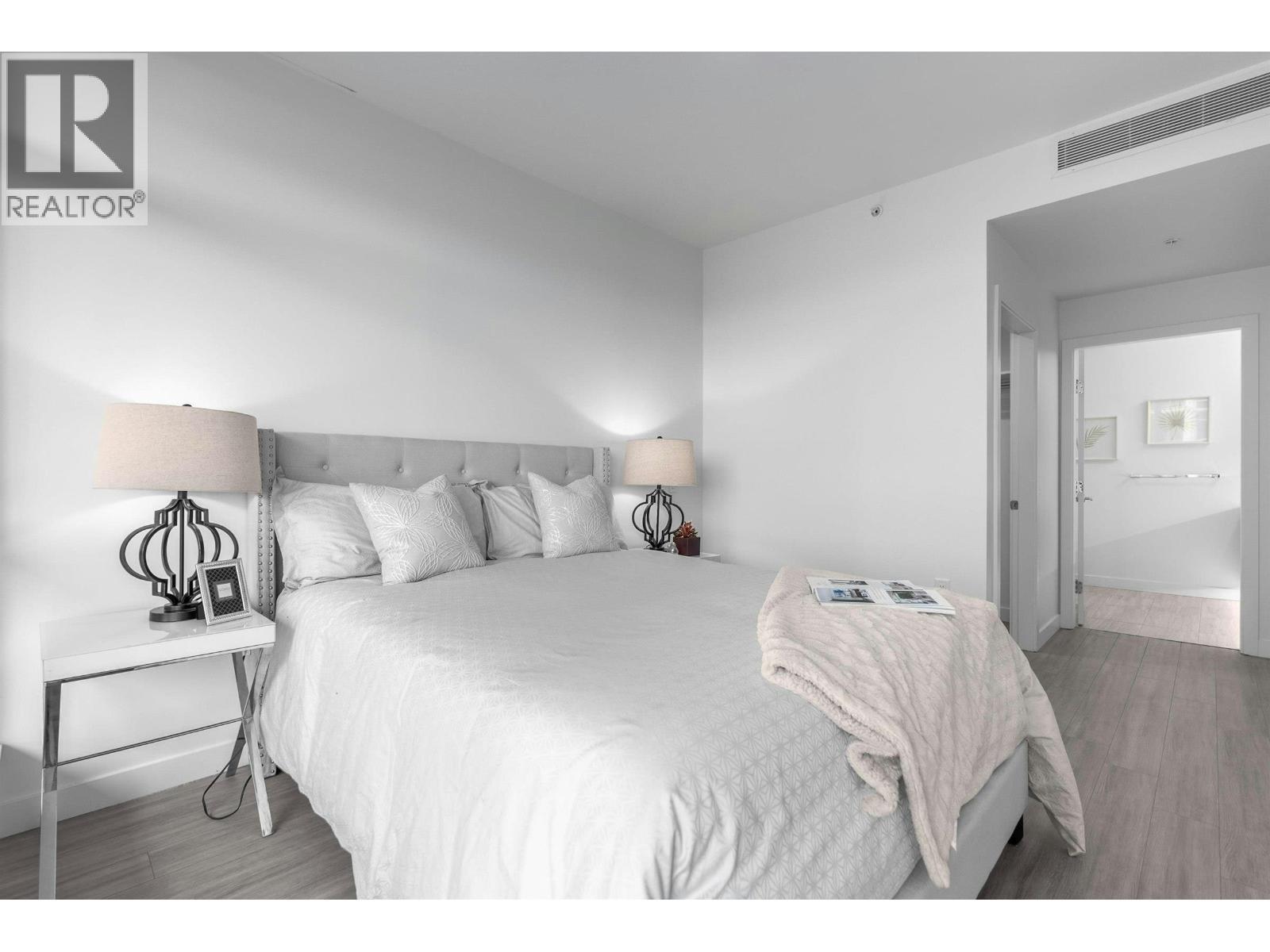 2Xxx 2311 Beta Avenue, Burnaby, BC - Indoor Photo Showing Bedroom