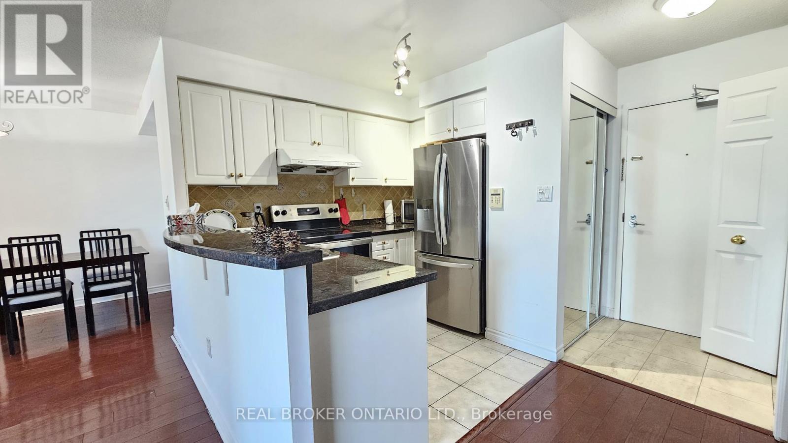 1516 - 7 Lorraine Drive, Toronto, ON - Indoor Photo Showing Kitchen With Stainless Steel Kitchen