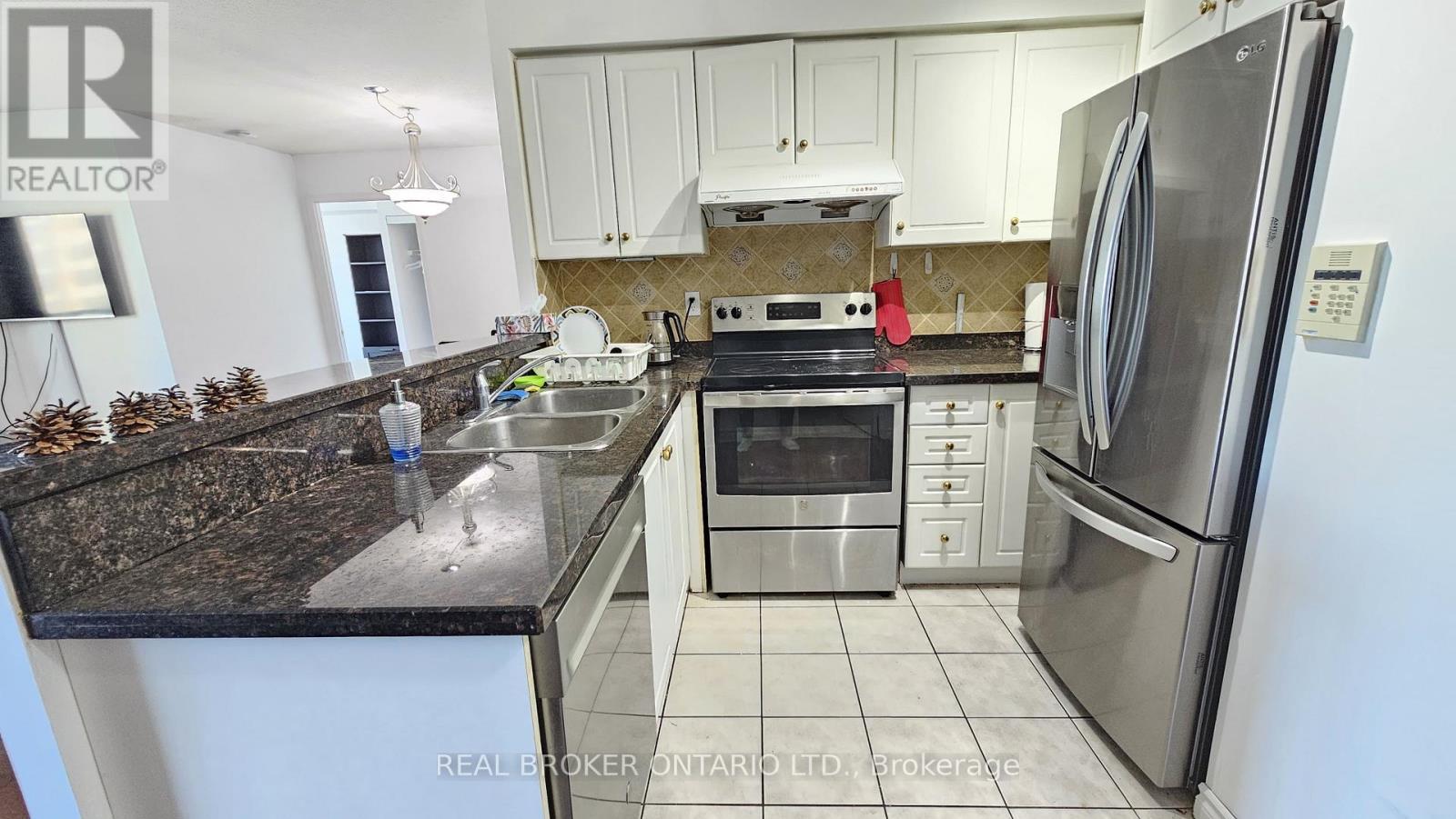 1516 - 7 Lorraine Drive, Toronto, ON - Indoor Photo Showing Kitchen With Stainless Steel Kitchen With Double Sink