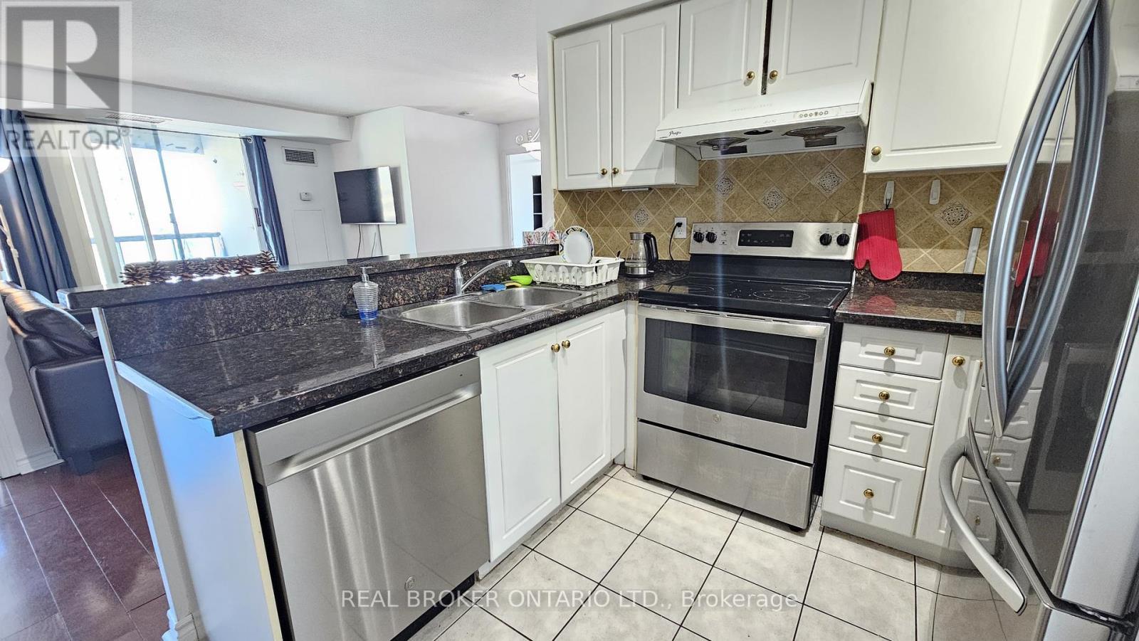 1516 - 7 Lorraine Drive, Toronto, ON - Indoor Photo Showing Kitchen With Stainless Steel Kitchen With Double Sink