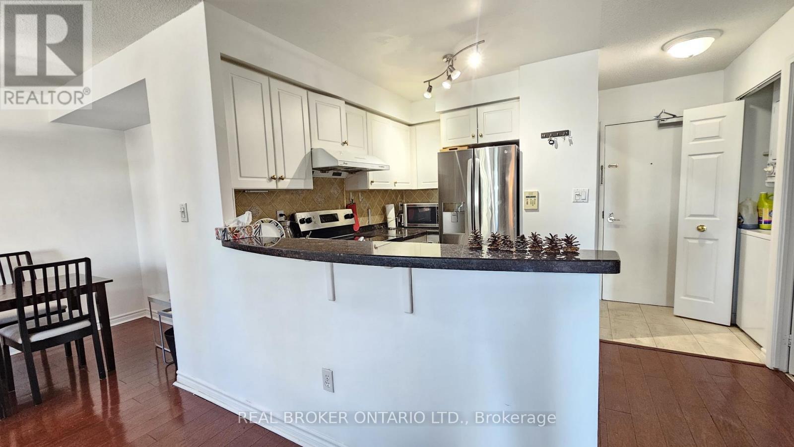 1516 - 7 Lorraine Drive, Toronto, ON - Indoor Photo Showing Kitchen With Stainless Steel Kitchen