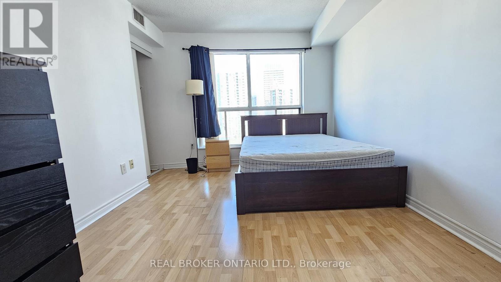 1516 - 7 Lorraine Drive, Toronto, ON - Indoor Photo Showing Bedroom