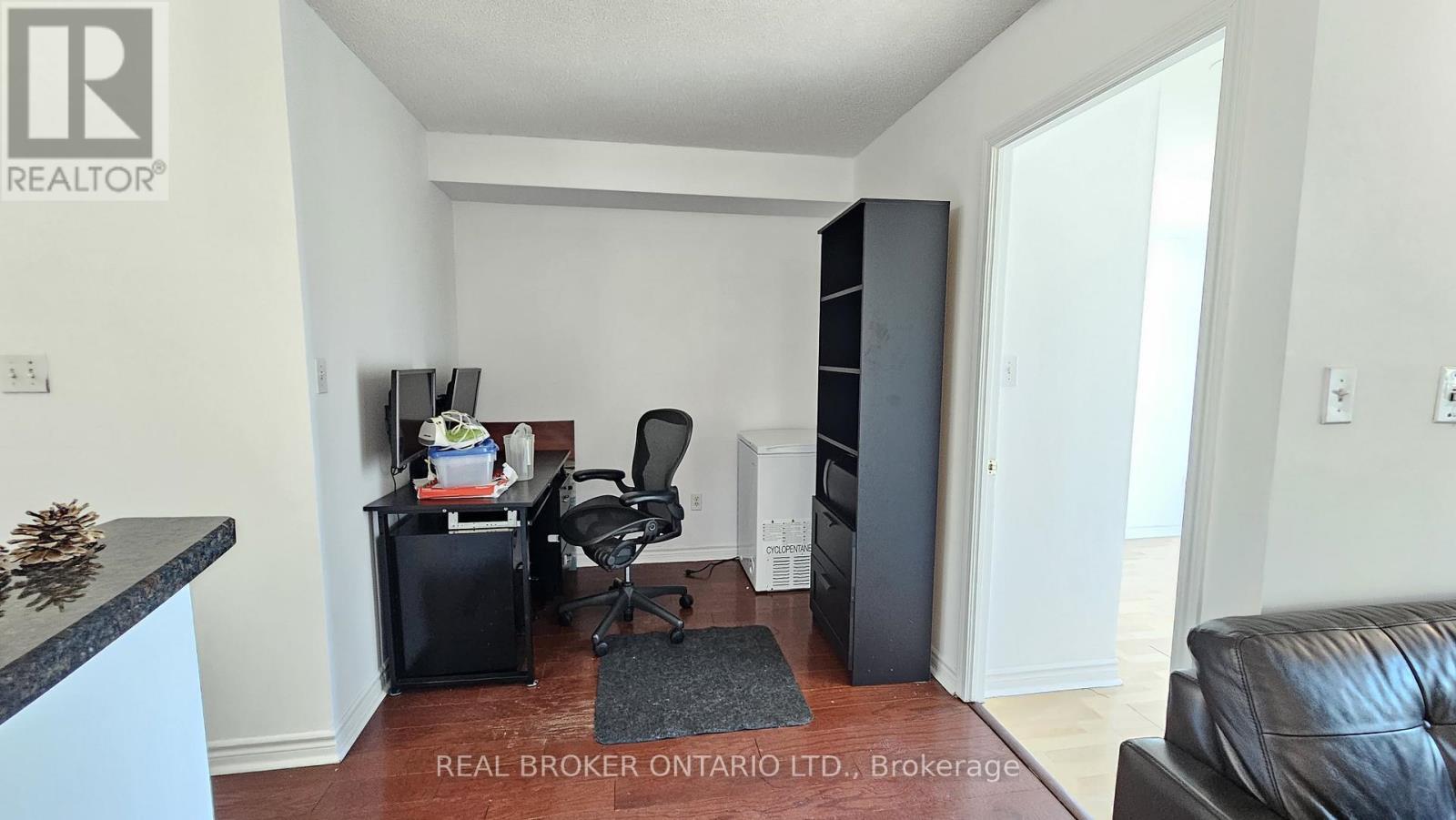 1516 - 7 Lorraine Drive, Toronto, ON - Indoor Photo Showing Other Room