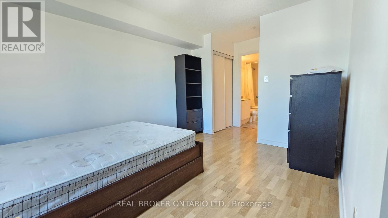 1516 - 7 Lorraine Drive, Toronto, ON - Indoor