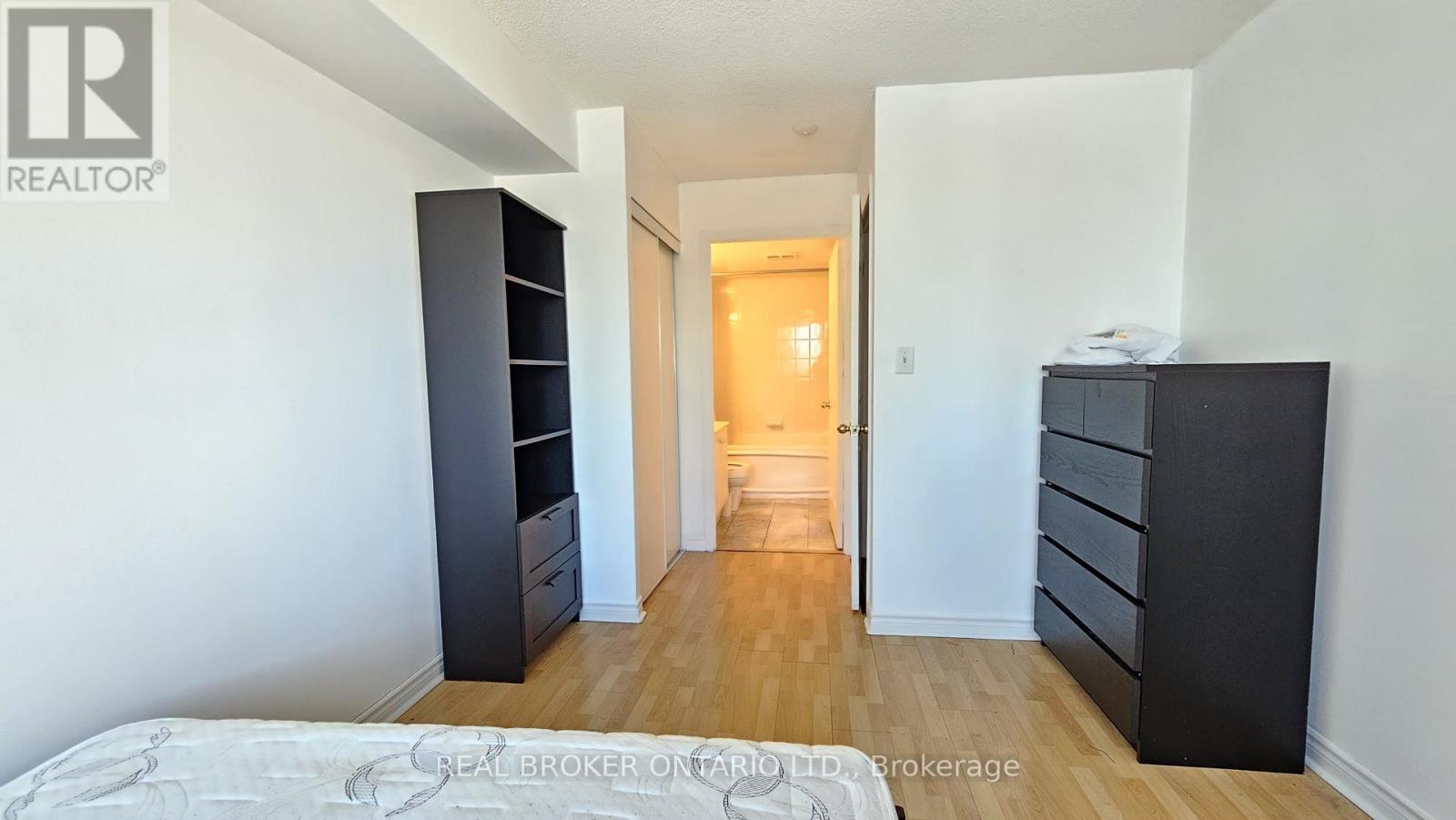 1516 - 7 Lorraine Drive, Toronto, ON - Indoor Photo Showing Bedroom