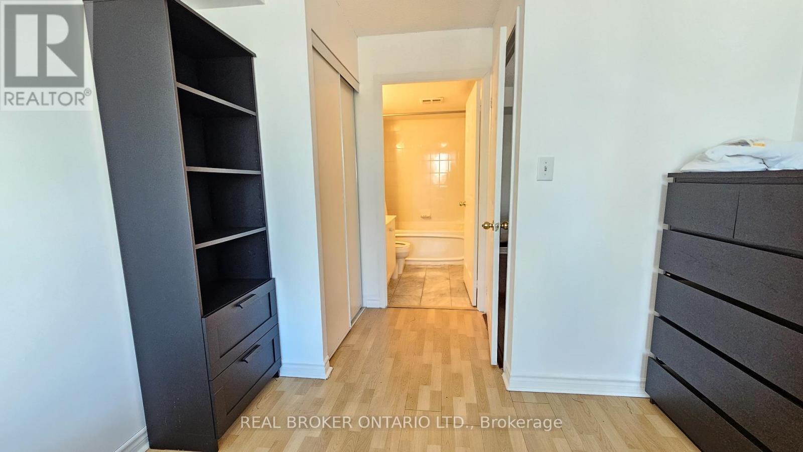 1516 - 7 Lorraine Drive, Toronto, ON - Indoor