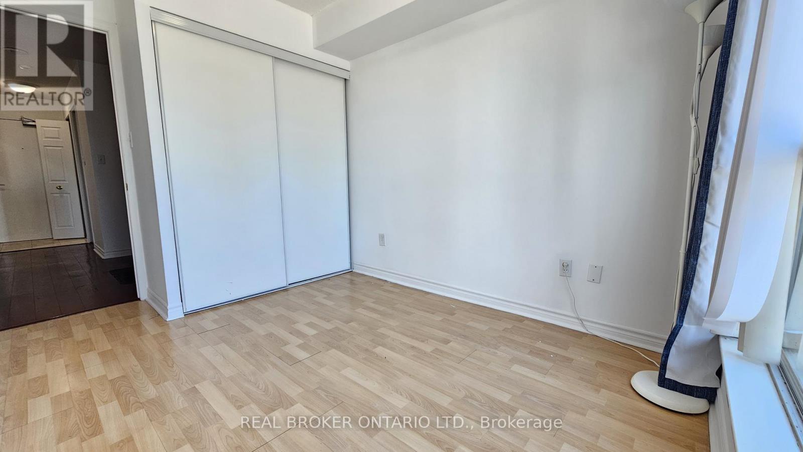 1516 - 7 Lorraine Drive, Toronto, ON - Indoor Photo Showing Other Room