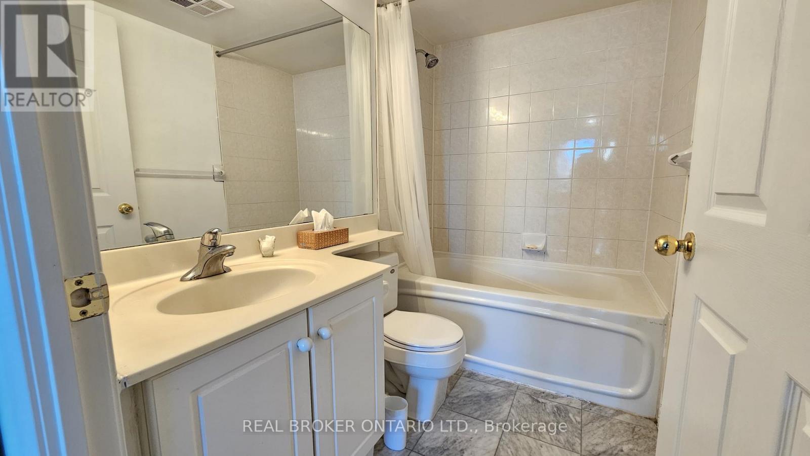 1516 - 7 Lorraine Drive, Toronto, ON - Indoor Photo Showing Bathroom