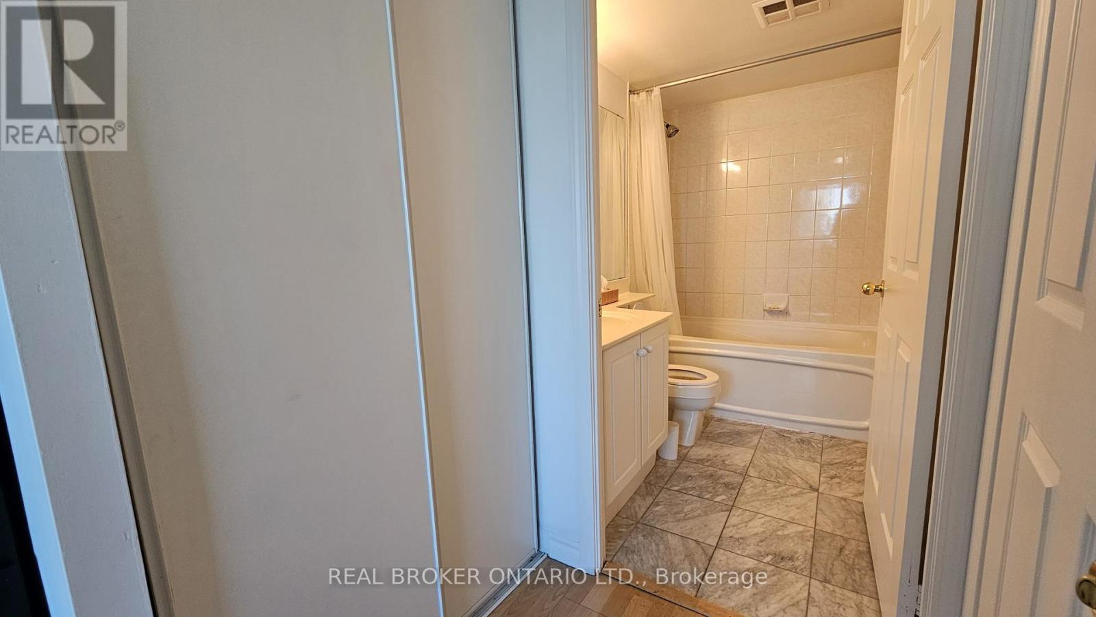 1516 - 7 Lorraine Drive, Toronto, ON - Indoor Photo Showing Bathroom