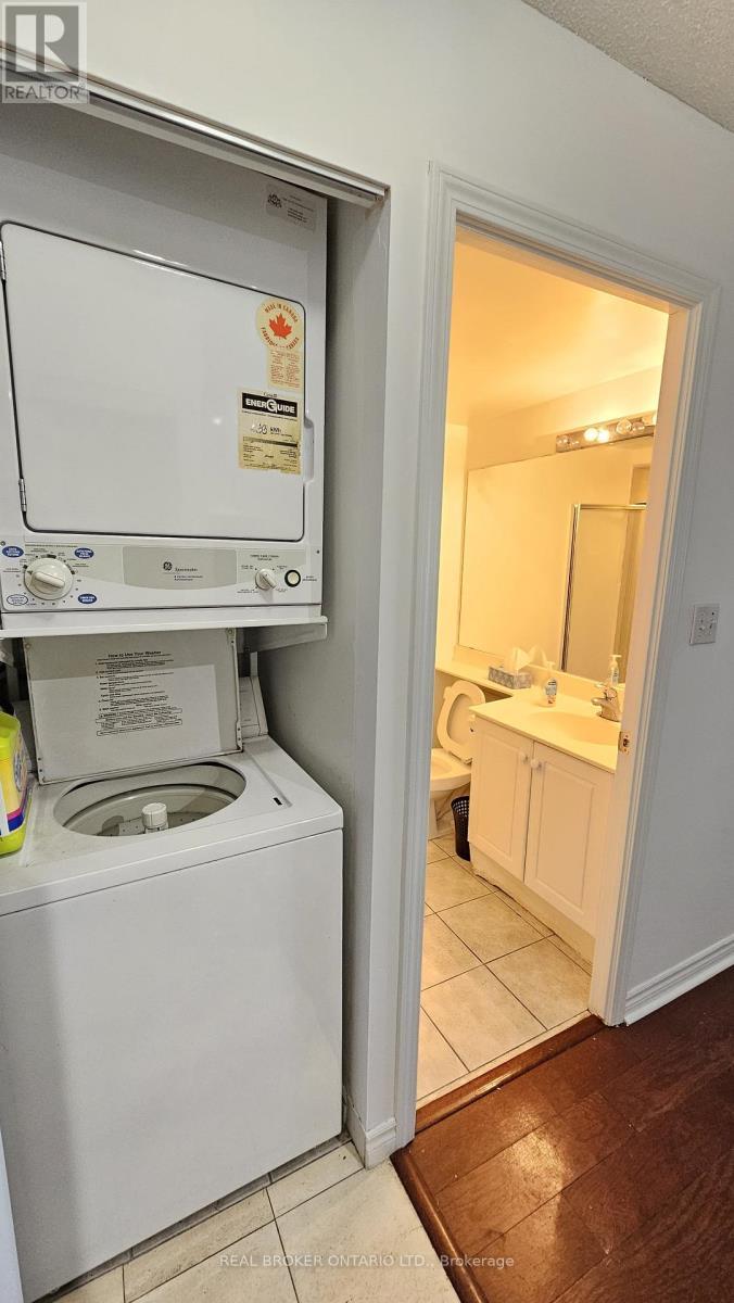 1516 - 7 Lorraine Drive, Toronto, ON - Indoor Photo Showing Laundry Room