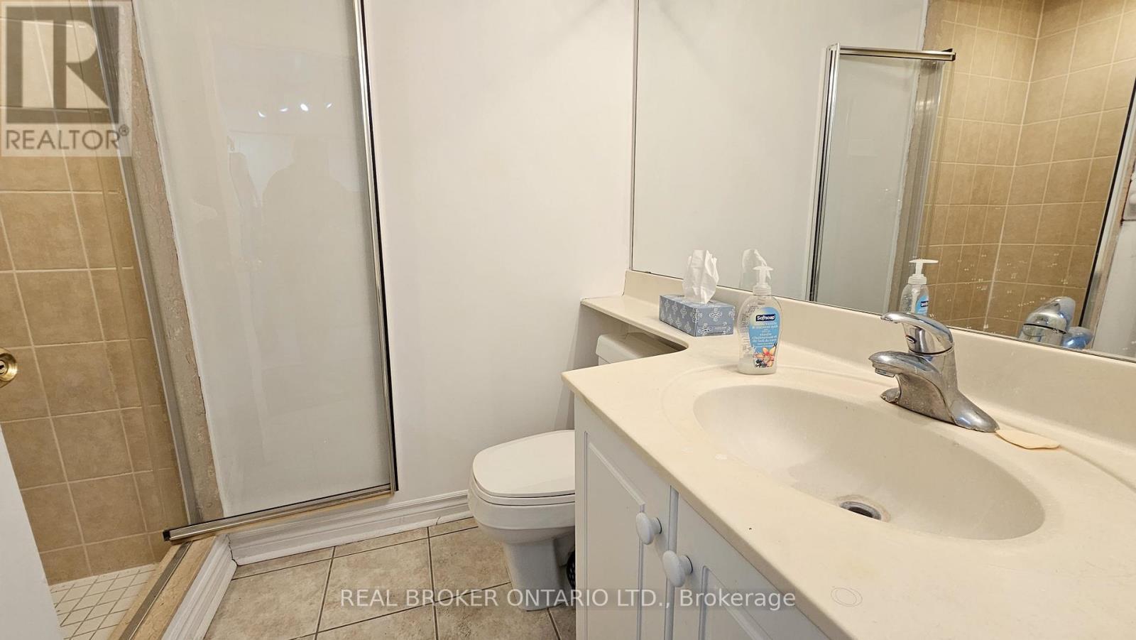 1516 - 7 Lorraine Drive, Toronto, ON - Indoor Photo Showing Bathroom