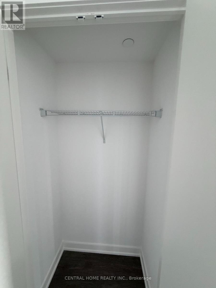 4810 - 88 Queen Street E, Toronto, ON - Indoor With Storage