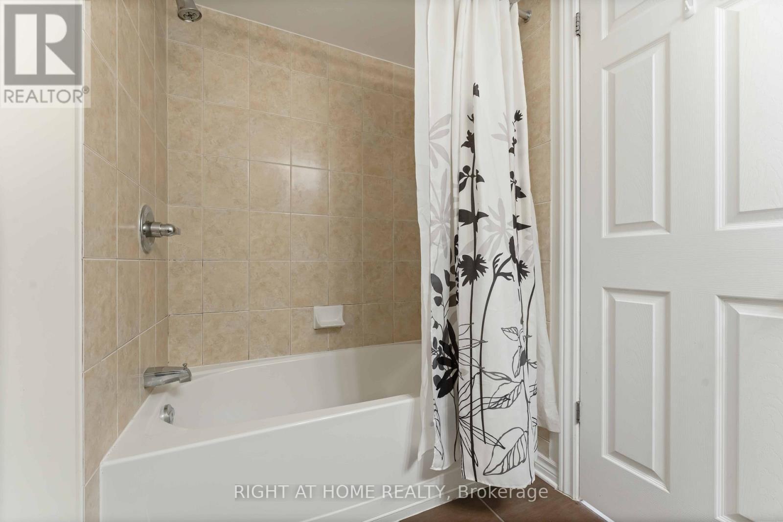 B - 574 Chapman Mills Drive, Ottawa, ON - Indoor Photo Showing Bathroom