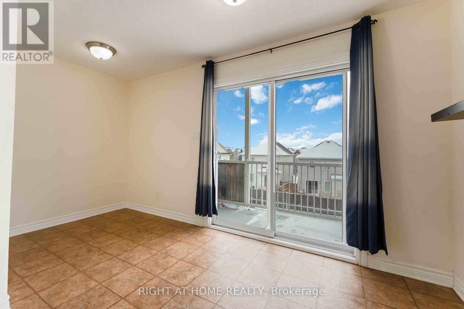 B - 574 Chapman Mills Drive, Ottawa, ON - Indoor Photo Showing Other Room