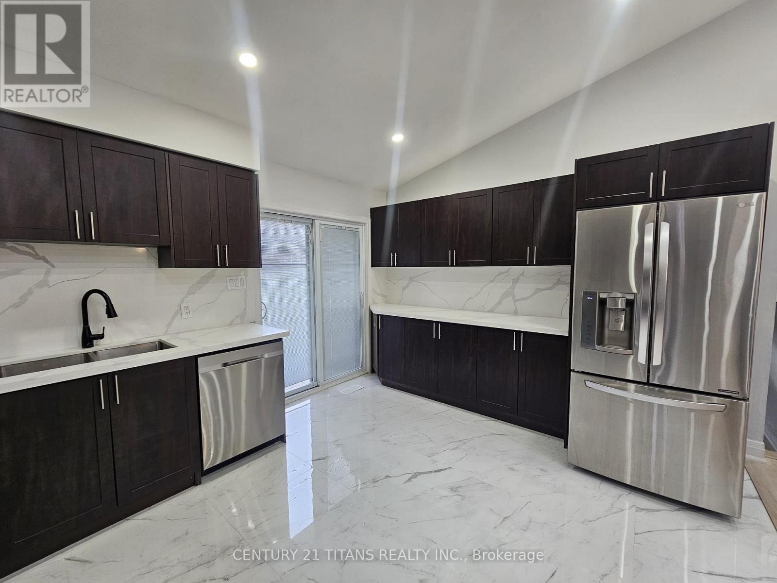 Main Floor - 1959 Dalhousie Crescent, Oshawa, ON - Indoor Photo Showing Kitchen With Stainless Steel Kitchen With Double Sink