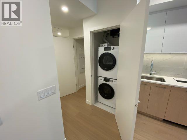 405 150 James Road, Port Moody, BC - Indoor Photo Showing Laundry Room