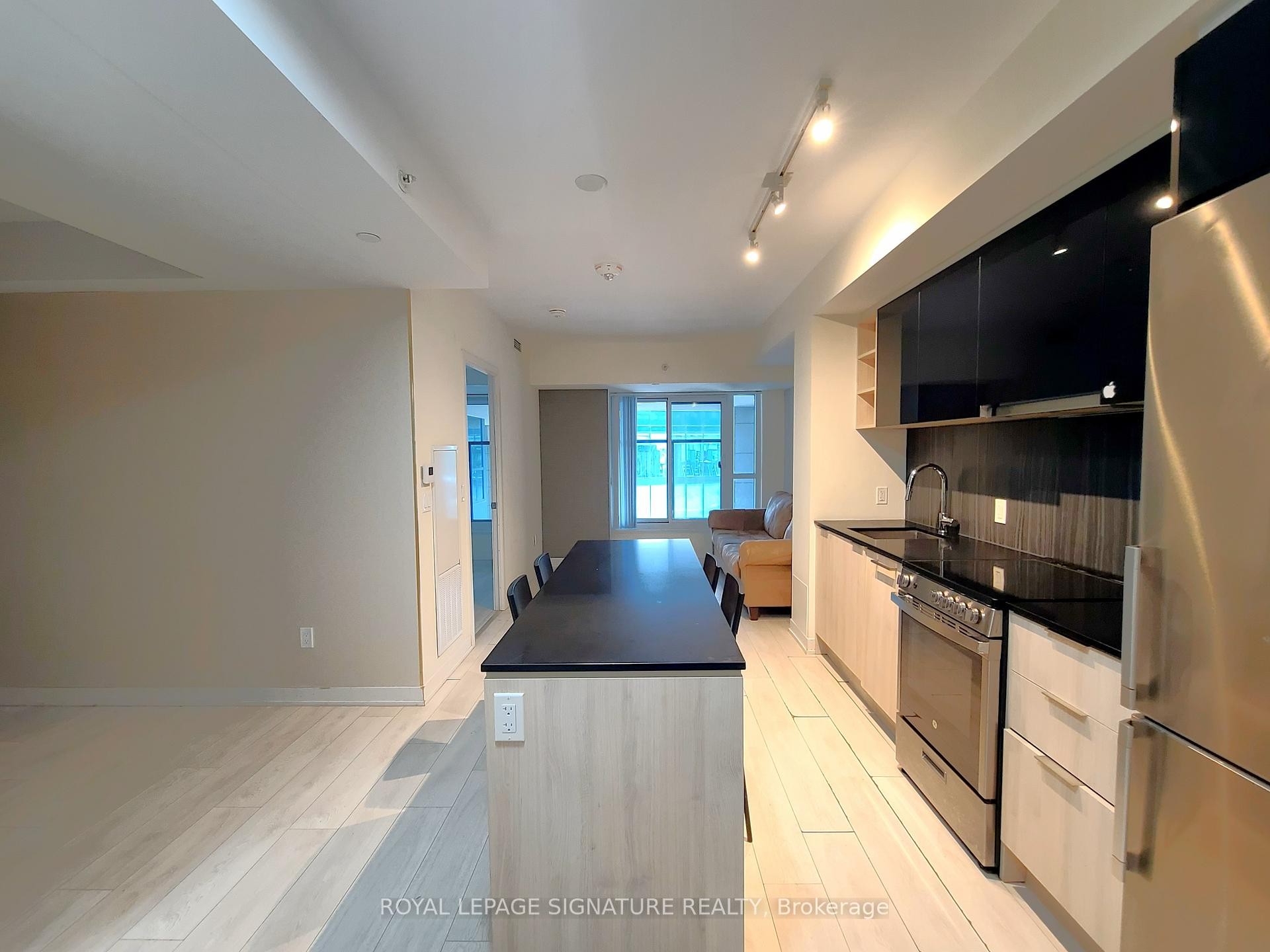 237-31 Tippett Road, Toronto, ON - Indoor Photo Showing Kitchen With Stainless Steel Kitchen