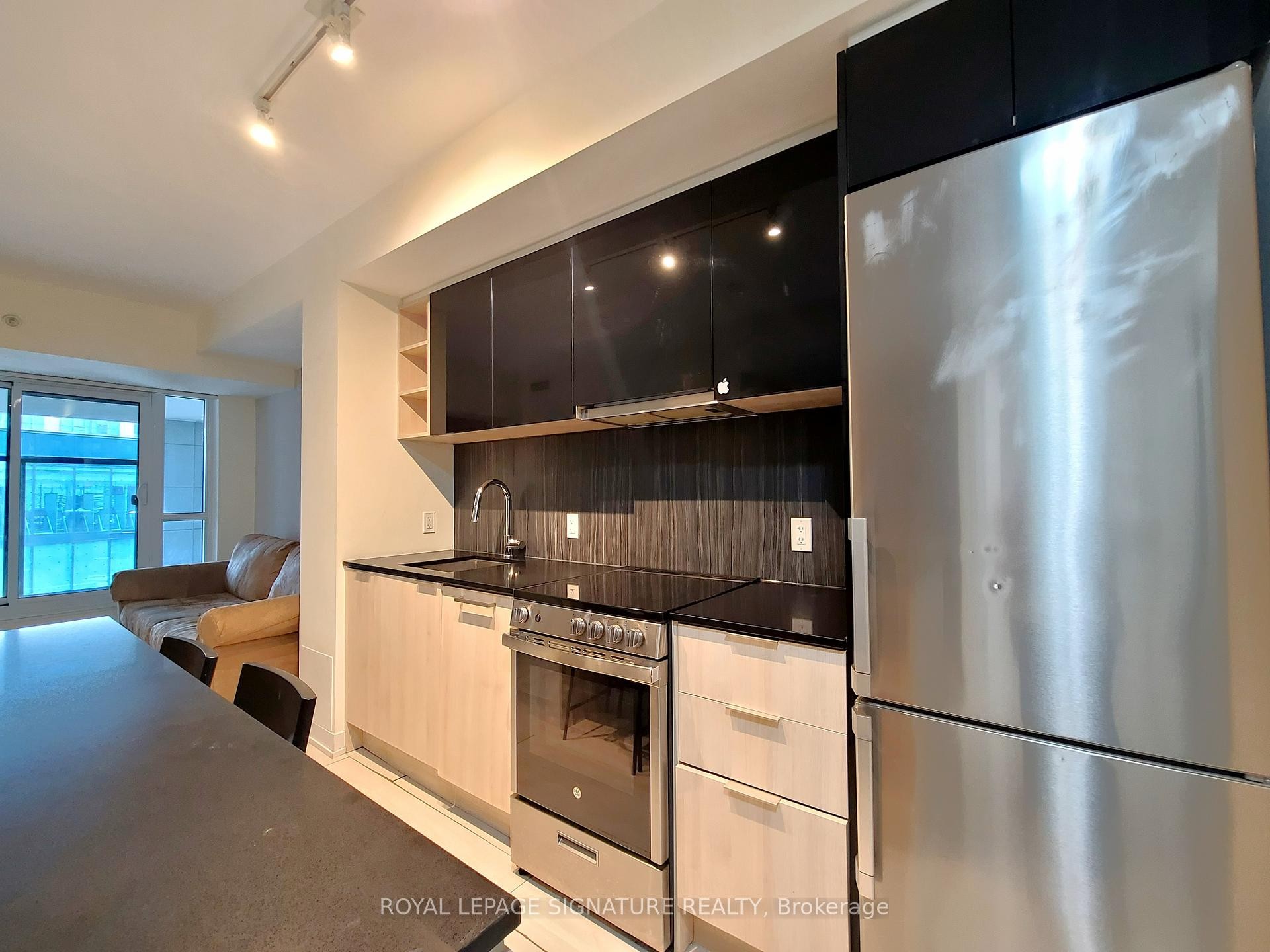 237-31 Tippett Road, Toronto, ON - Indoor Photo Showing Kitchen With Stainless Steel Kitchen