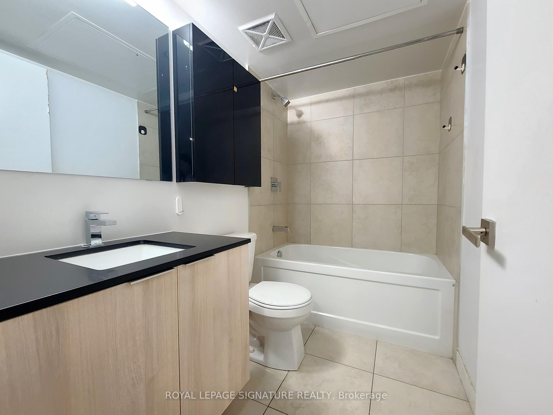 237-31 Tippett Road, Toronto, ON - Indoor Photo Showing Bathroom