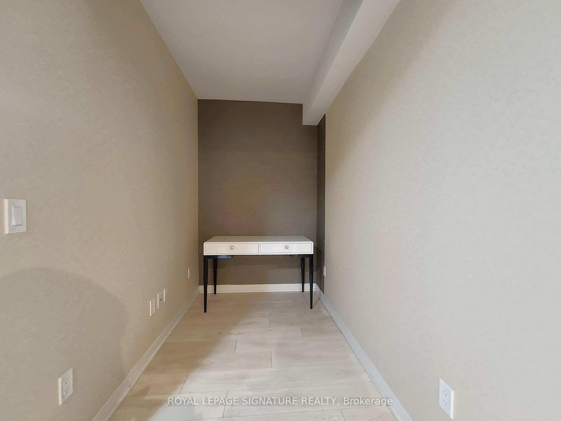 237-31 Tippett Road, Toronto, ON - Indoor Photo Showing Other Room