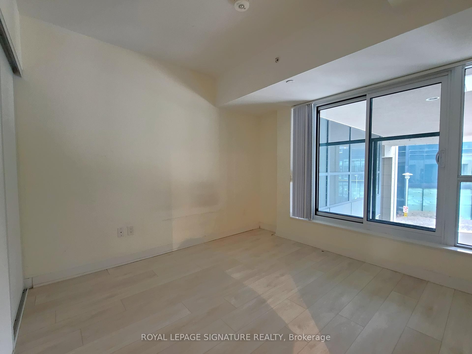 237-31 Tippett Road, Toronto, ON - Indoor Photo Showing Other Room