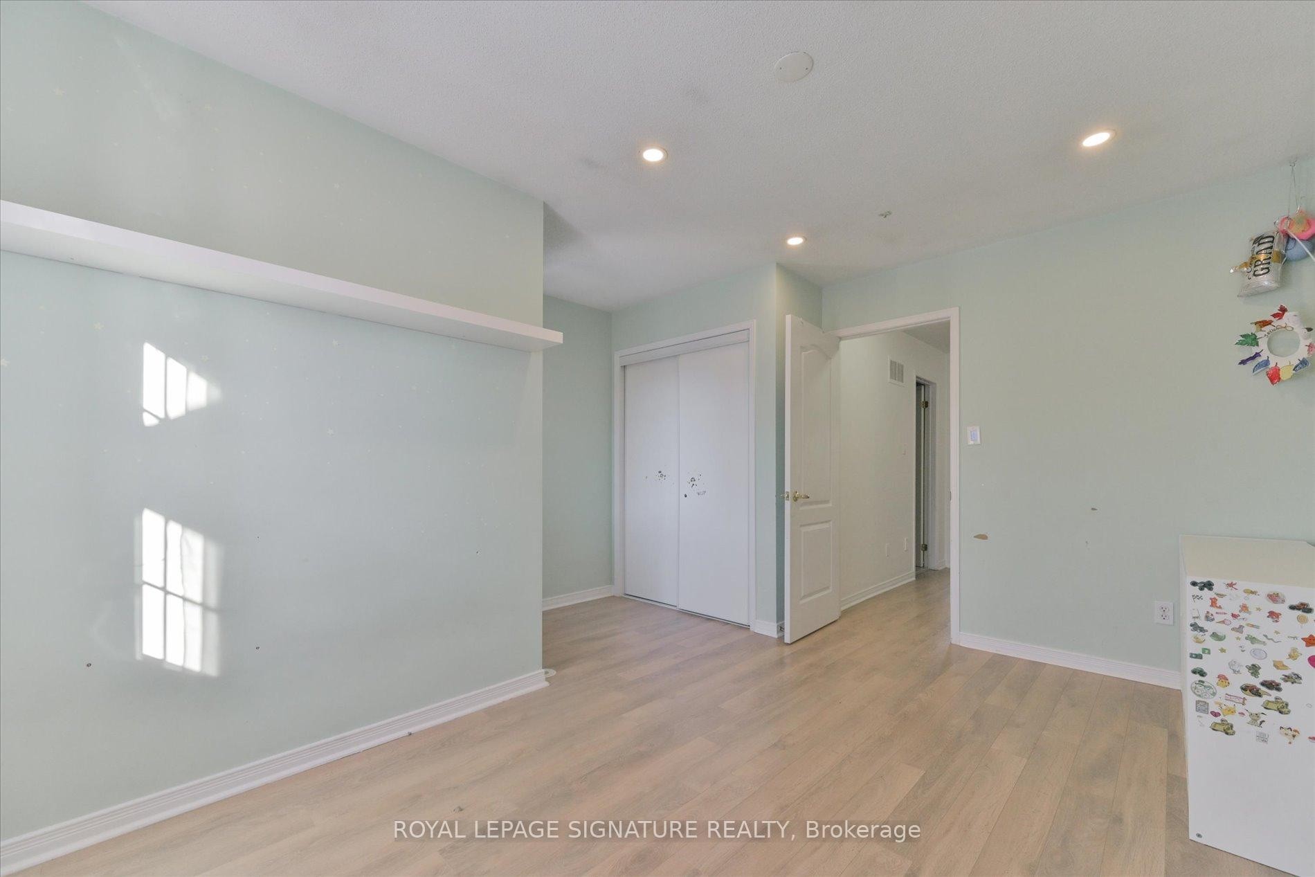 11-435 Hensal Circle, Mississauga, ON - Indoor Photo Showing Other Room