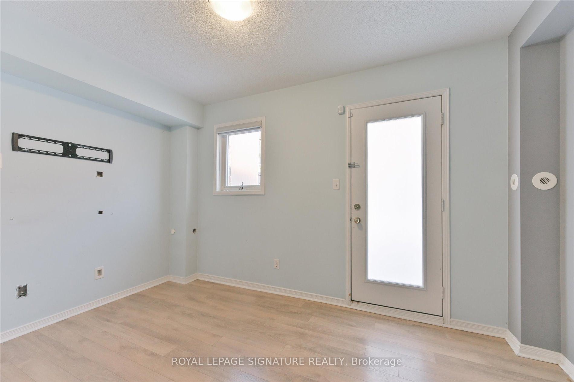 11-435 Hensal Circle, Mississauga, ON - Indoor Photo Showing Other Room