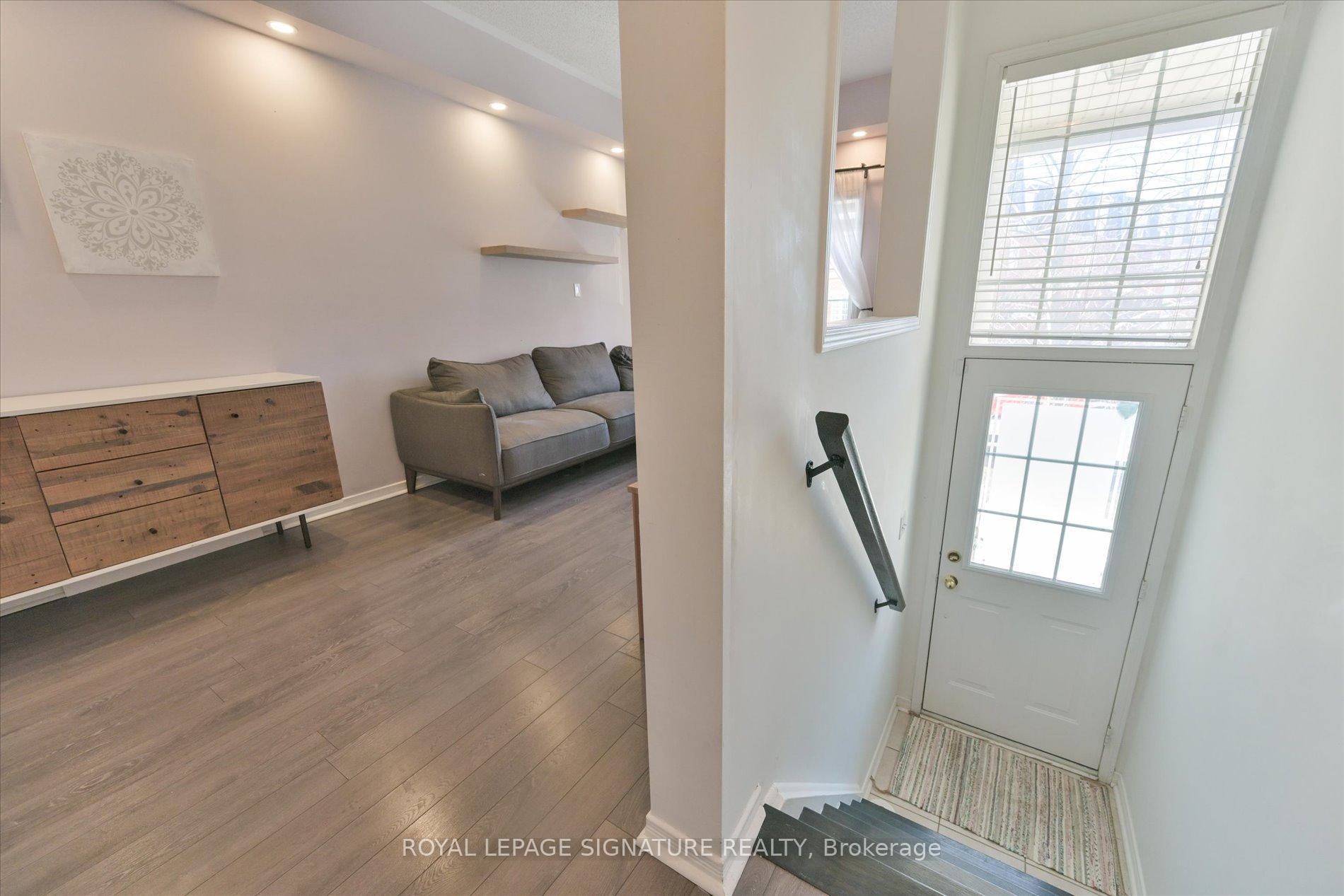 11-435 Hensal Circle, Mississauga, ON - Indoor Photo Showing Other Room