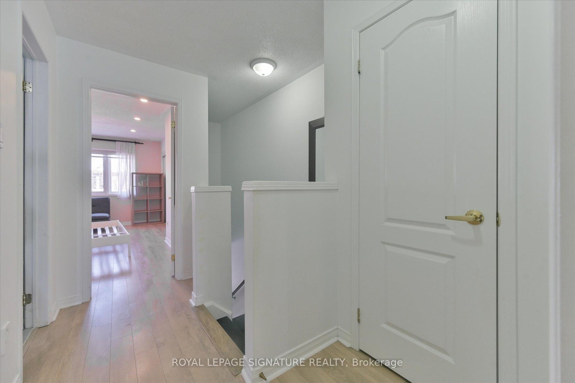 11-435 Hensal Circle, Mississauga, ON - Indoor Photo Showing Other Room