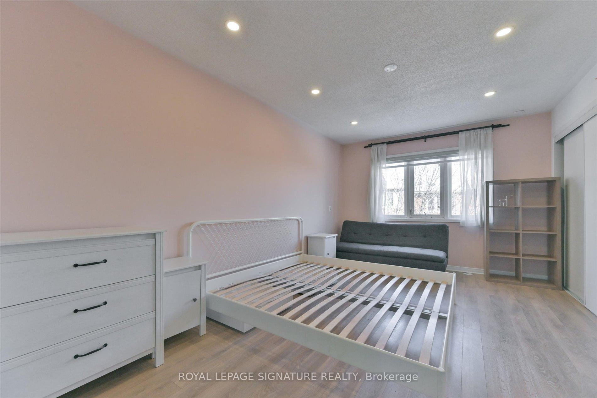 11-435 Hensal Circle, Mississauga, ON - Indoor Photo Showing Bedroom