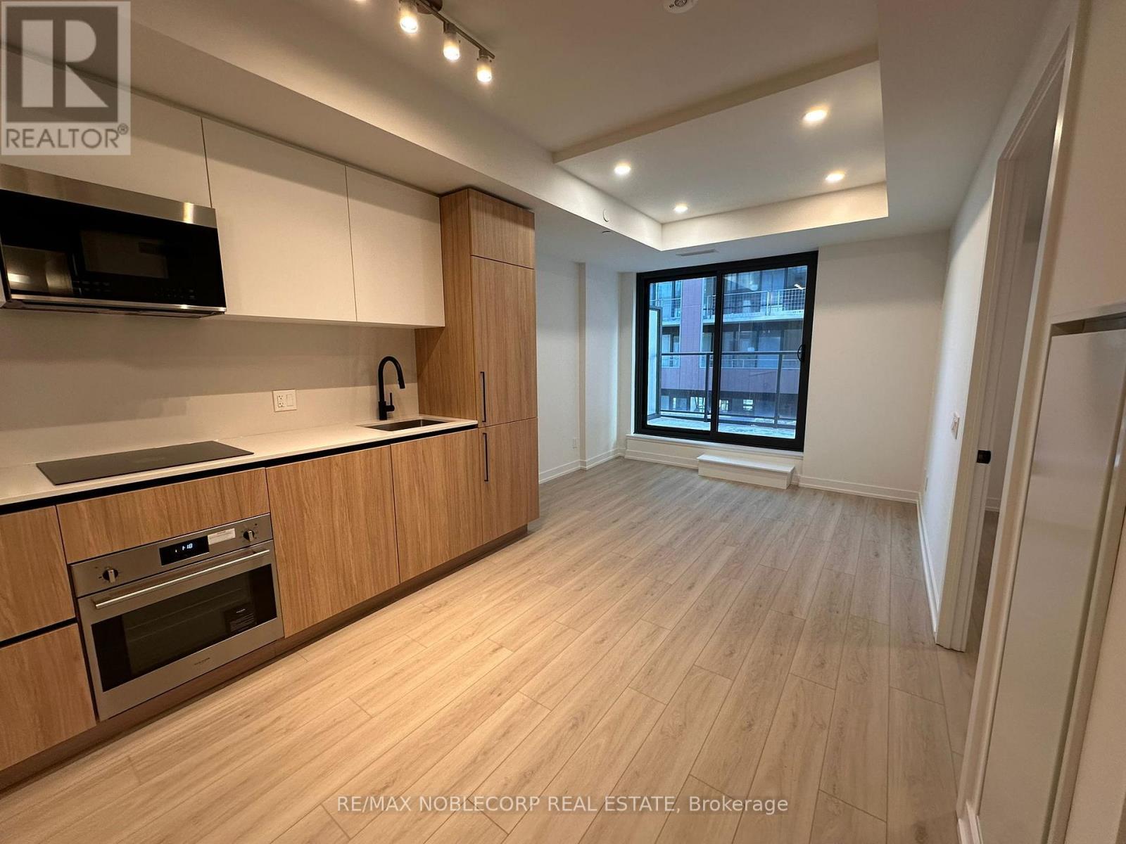 815 - 35 Parliament Street, Toronto, ON - Indoor